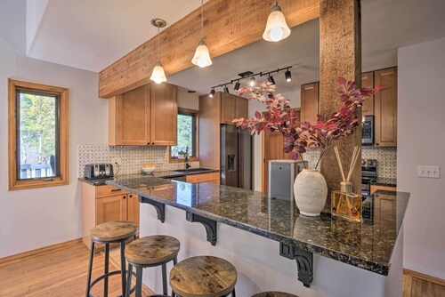 6 Mi to Breck Ski Resort: Family Cabin w/ Hot Tub!