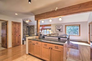 House (3 Bedrooms) | Interior