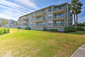 Apartment (2 Bedrooms) | Interior - Pool Access & Views at Saint Helena Island Condo! (Harbor Island)