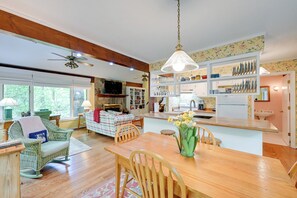 House (3 Bedrooms) | Interior - 'smallwood' Cute Highlands Home w/ Screened Porch! (Highlands)