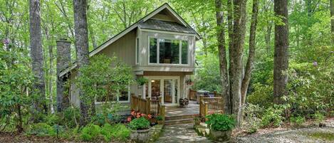 House (3 Bedrooms) | Exterior