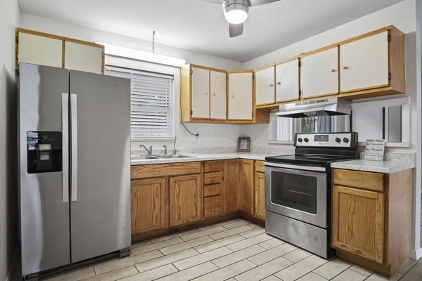 Frigorifero, microonde, forno, piano cottura