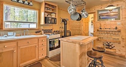 High Lakes Hideaway: La Pine Fishing Cabin!