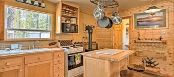 High Lakes Hideaway: La Pine Fishing Cabin!