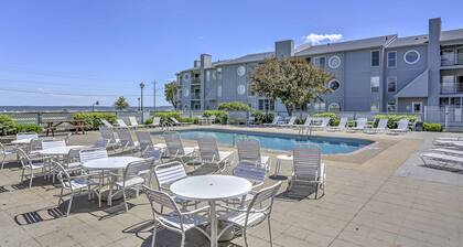 Charming Port Clinton Condo w/ Community Amenities