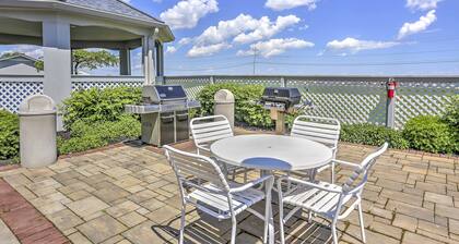 Charming Port Clinton Condo w/ Community Amenities