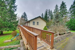 Cottage (2 Bedrooms) | Interior - Central 4-acre Cottage w/ Deck: Walk to Bay! (Bainbridge Island)