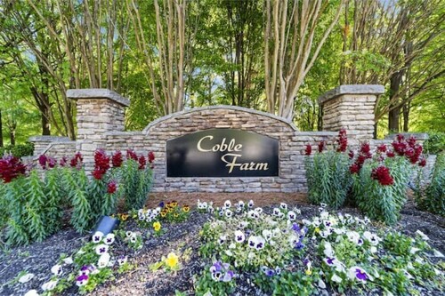 Quiet Townhouse near the airport and beltline