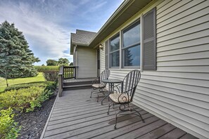 House (3 Bedrooms) | Interior - Sturgis Home w/ Yard < 1 Mi to Minnewaukan Lake (Sturgis)