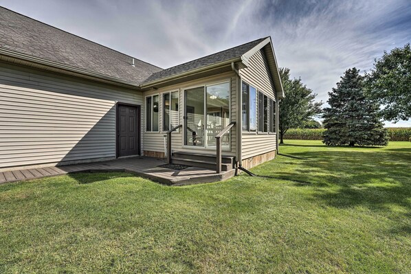 House (3 Bedrooms) | Interior - Sturgis Home w/ Yard < 1 Mi to Minnewaukan Lake (Sturgis)