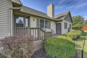 House (3 Bedrooms) | Interior - Sturgis Home w/ Yard < 1 Mi to Minnewaukan Lake (Sturgis)