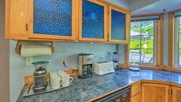 House (3 Bedrooms) | Private kitchen | Microwave, oven, stovetop, dishwasher