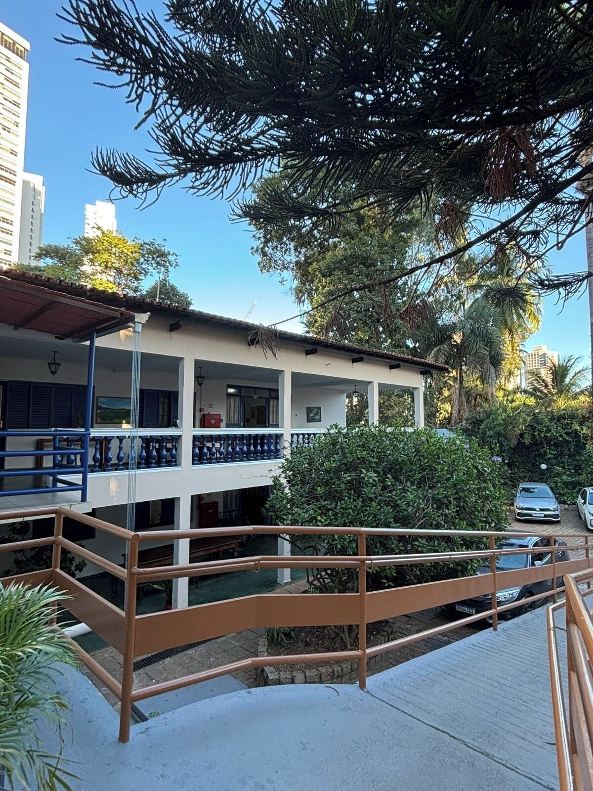 アイロン / アイロン台、WiFi (無料)、ベッドシーツ