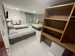 Luxury Quadruple Room | Iron/ironing board, free WiFi, bed sheets - CR Hotel Bueno (Goiânia)