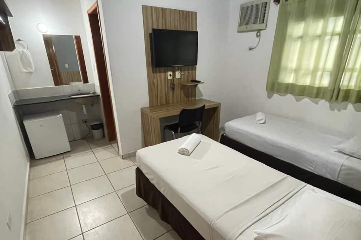 Executive Single Room | 1 bedroom, iron/ironing board, free WiFi, bed sheets