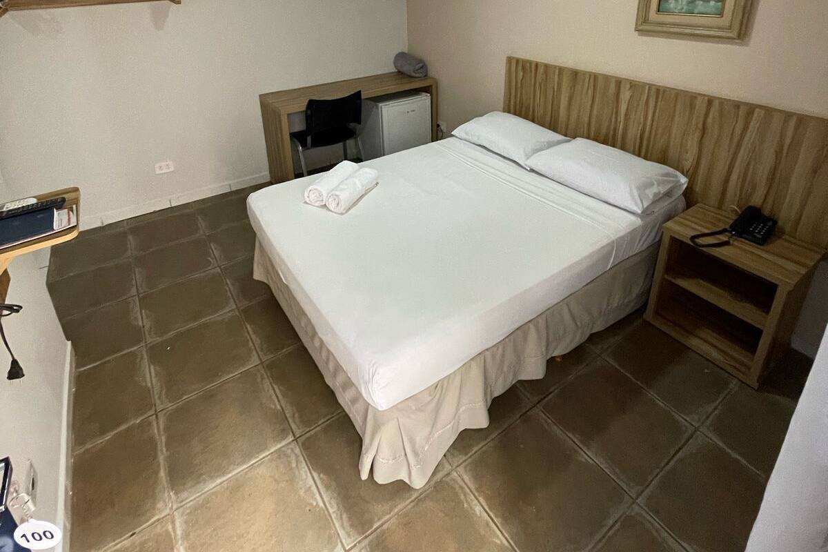 Executive Double Room | 1 bedroom, iron/ironing board, free WiFi, bed sheets