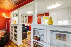 Cottage (1 Bedroom) | Interior - Homey Cottage With Sunroom & Smart TV! (Highland)