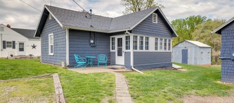 Homey Cottage With Sunroom & Smart TV!
