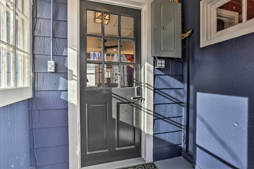 Homey Cottage With Sunroom & Smart TV!