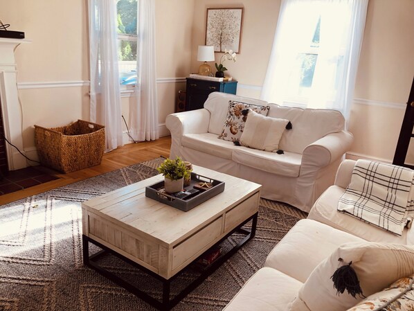 Living area - Avail Sept-June. Charming 3 bedroom home. Walk to shops, restaurants, Cliff Walk (Newport)