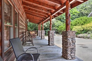Interior - Pigeon Forge Getaway w/ Covered Patio & Hot Tub! (Pigeon Forge)