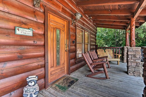 Pigeon Forge Getaway w/ Covered Patio & Hot Tub!