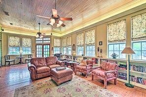 House (4 Bedrooms) | Interior - The Lilly House: Historic Glen Rose Home w/ Porch! (Glen Rose)