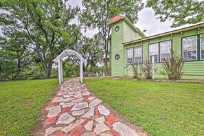 Interior - The Lilly House: Historic Glen Rose Home w/ Porch! (Glen Rose)