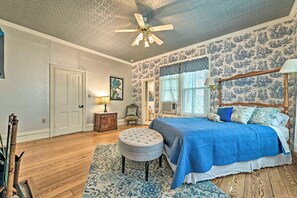 Interior - The Lilly House: Historic Glen Rose Home w/ Porch! (Glen Rose)