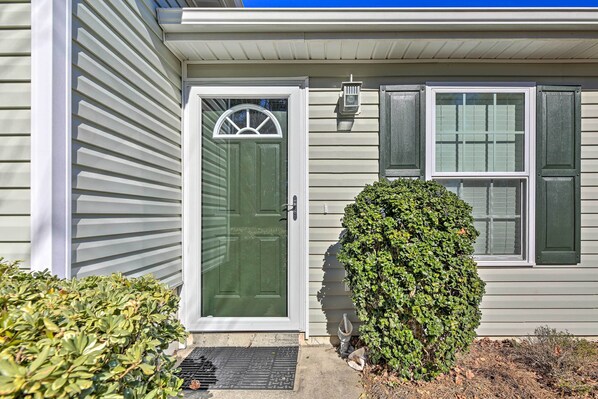 House (3 Bedrooms) | Interior - Beaufort Pad w/ Patio: 3 Blocks to Waterfront! (Beaufort)