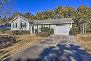 House (3 Bedrooms) | Interior - Beaufort Pad w/ Patio: 3 Blocks to Waterfront! (Beaufort)