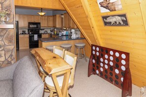 House (4 Bedrooms) | Interior