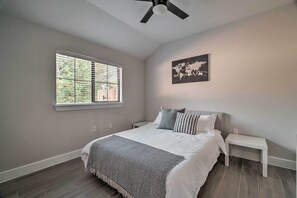 單棟房屋 (3 Bedrooms) | 3 間睡房、手提電腦工作空間、熨斗/熨衫板、床單