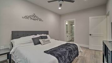 3 bedrooms, laptop workspace, iron/ironing board, bed sheets