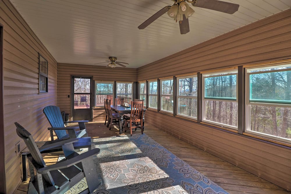 Secluded Marble Falls Family Home w/ Mtn Views! - Pruitt, AR