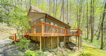 Creekside Cabin w/ Deck & Grill in Whittier!