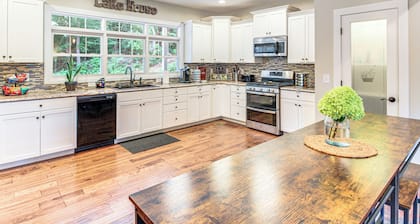 Modern Tims Ford Lake Home w/ Private Dock & Pool!