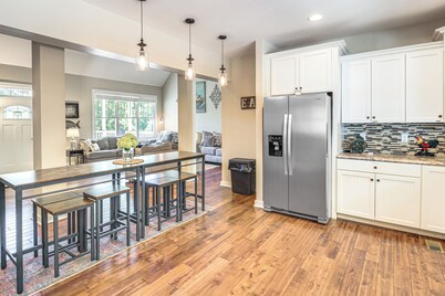 Modern Tims Ford Lake Home w/ Private Dock & Pool!