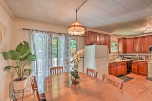 Paper towels - Cute Ellsworth Home w/ Deck, 16 Mi to Acadia! (Ellsworth)