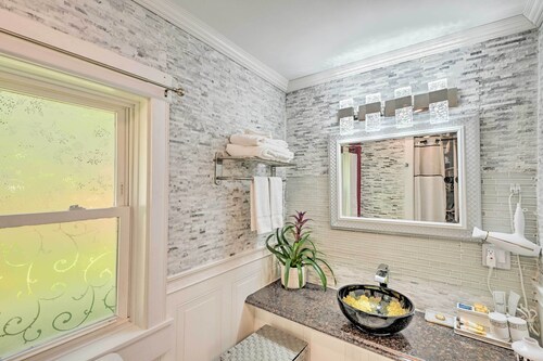 Cute Ellsworth Home w/ Deck, 16 Mi to Acadia!
