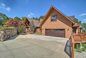 House (6 Bedrooms) | Interior - Custom Cabin w/ 12 Acres on Dale Hollow Lake! (Celina)