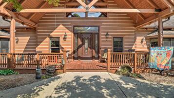 House (6 Bedrooms) | Interior