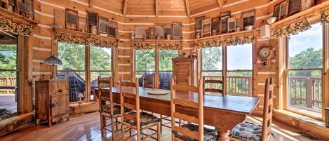 House (6 Bedrooms) | Interior