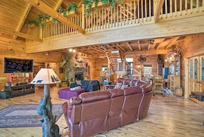 House (6 Bedrooms) | Interior
