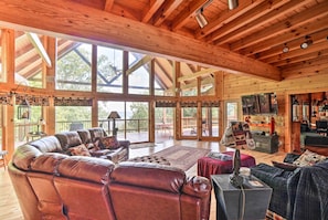 House (6 Bedrooms) | Interior