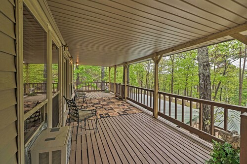 Secluded Edgemont Getaway w/ Huge Outdoor Deck!