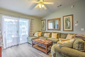 Apartment (3 Bedrooms) | Interior - Cheery Condo w/ Community Pool & Waterslide! (St. Johns)