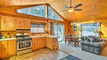 House (2 Bedrooms) | Interior