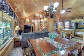 House (2 Bedrooms) | Interior