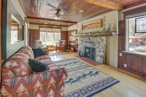 House (5 Bedrooms) | Interior